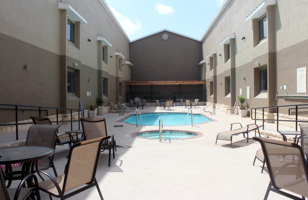 Country Inn & Suites By Radisson, Lackland Afb San Antonio , Tx المظهر الخارجي الصورة